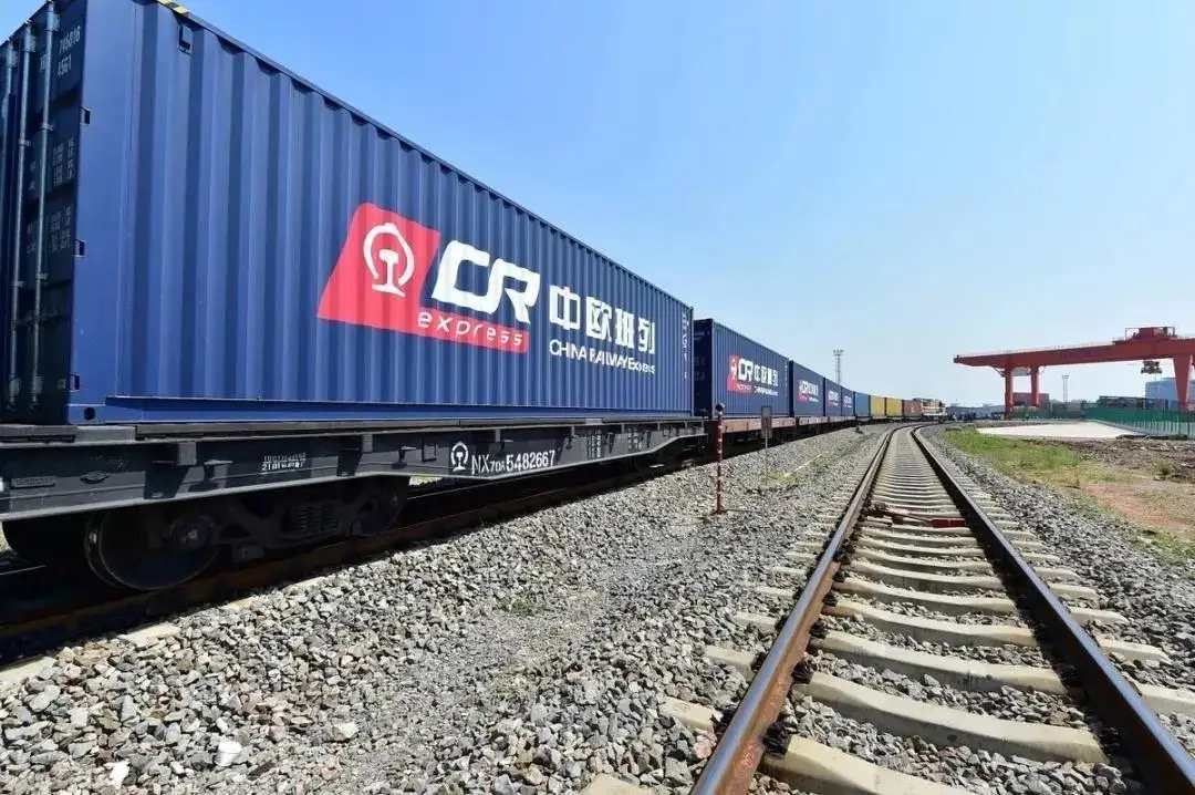 数字时代的铁路物流革命：领航者号中欧班列的技术创新与服务升级